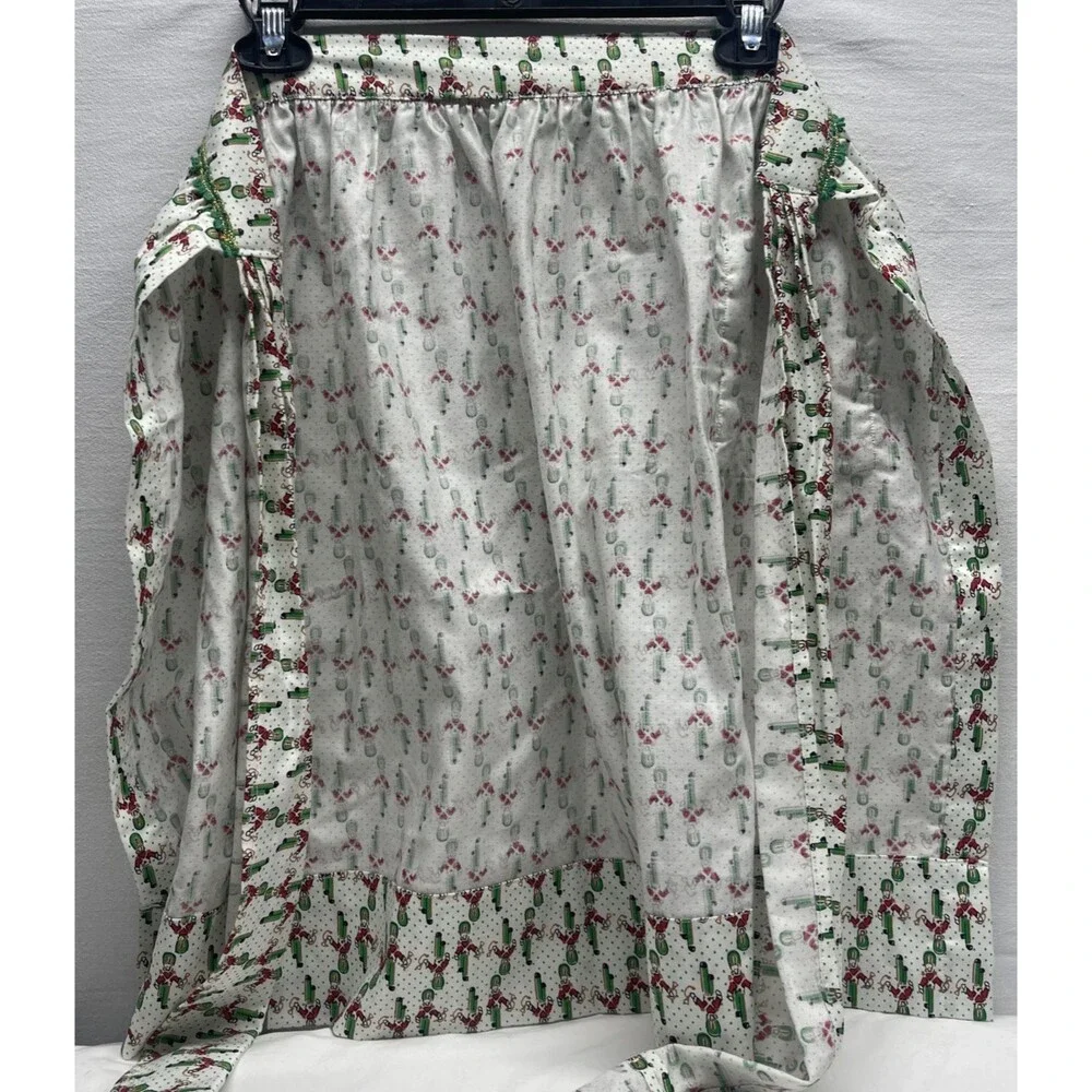 Vintage Kitchen Full Aprons Lot 2 Wreaths Berries Nutcracker Christmas Holiday